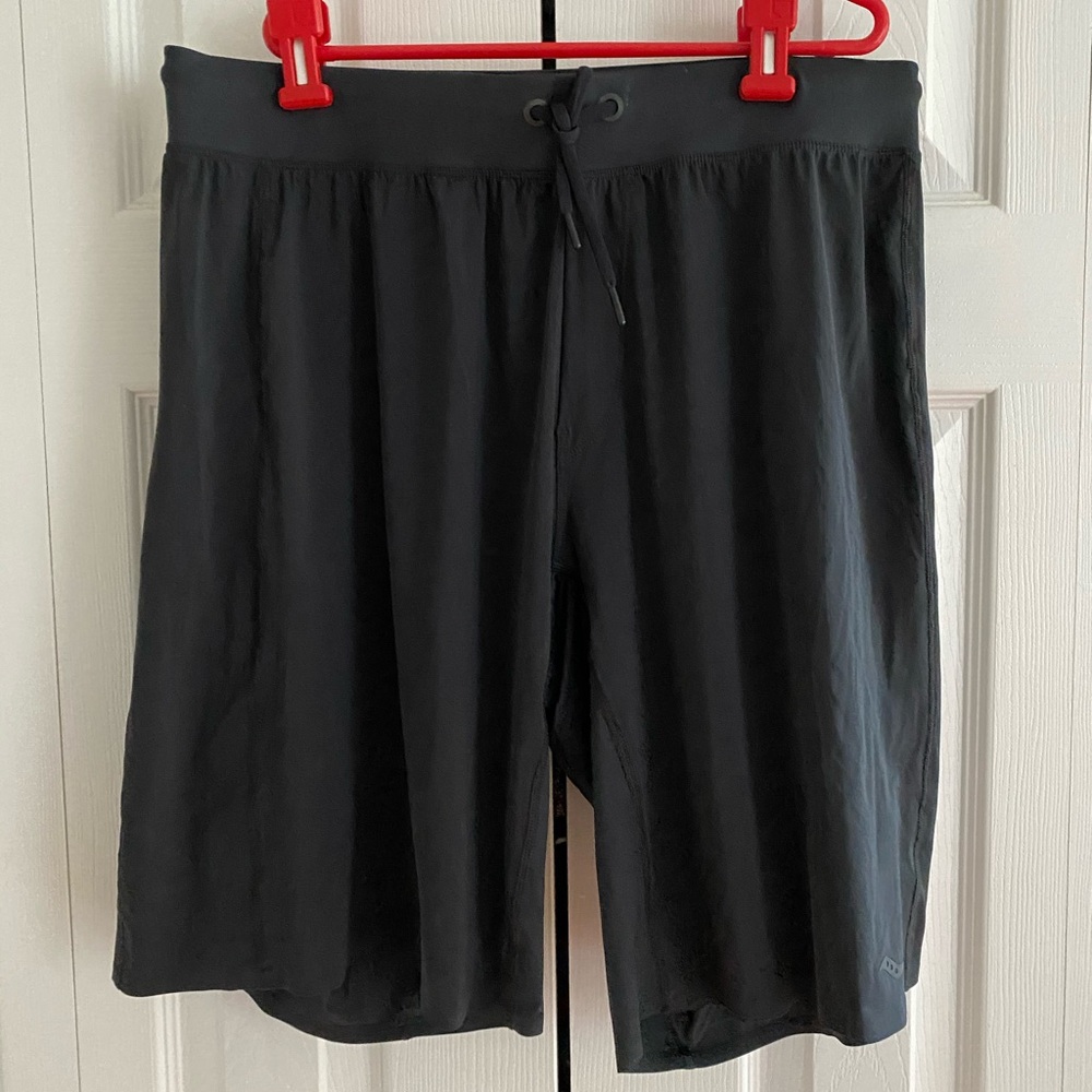 Saucony - Fast track short - new without tags